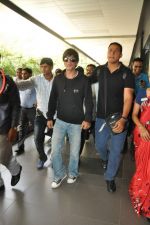 Shahrukh Khan snapped in Mumbai on 24th Sept 2012 (12).JPG